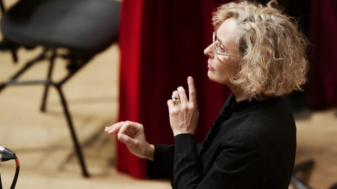 erina-gambarini-dirige-il-coro-sinfonico-de-laverdi-nella-nona-al-piano-con-maurizio-baglini-4-feb-2016-foto-paolo-dalprato-4