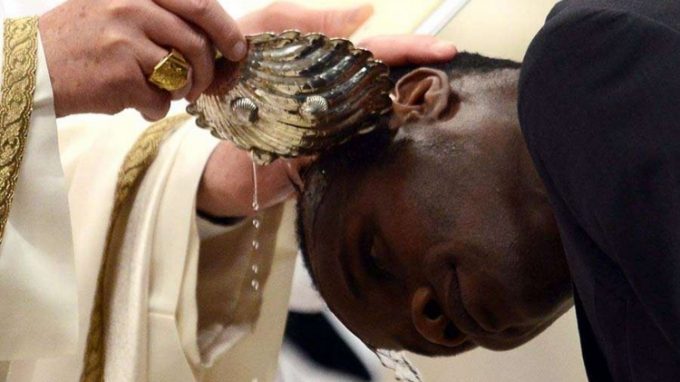 Il Vaticano: «Illecito modificare forma o materia di un sacramento»