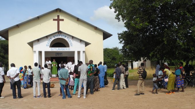 ingresso-in-chiesa-a-situmbeko