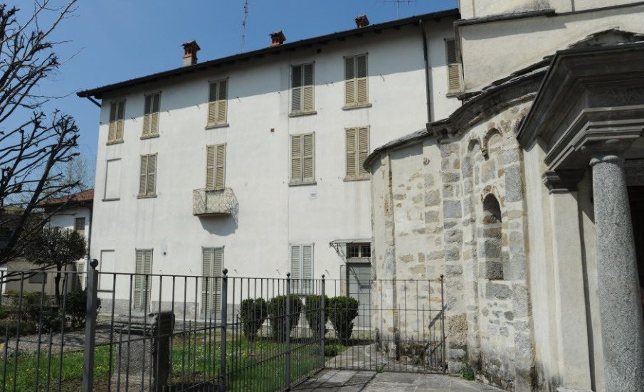 Lo stabile che ospita la Casa della Carità