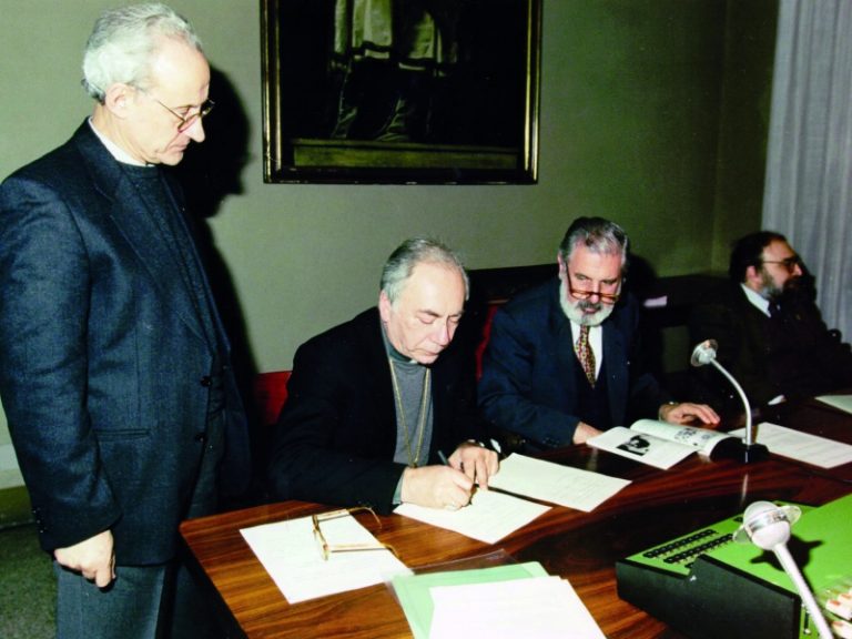 Nel 1998 monsignor Francesco Coccopalmerio, allora Vicario del cardinale Martini e oggi Cardinale in Vaticano, firma l'atto di costituzione del Consiglio delle Chiese cristiane di Milano 
