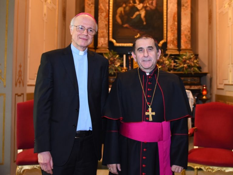 Monsignor Luigi Testore con monsignor Mario Delpini
