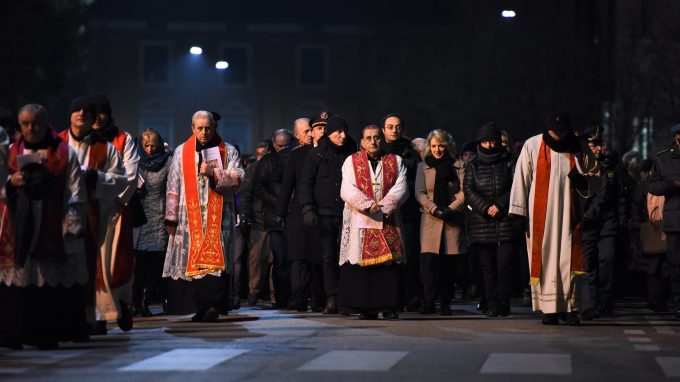 Prima Via Crucis, a questa morte si appoggia chi vive