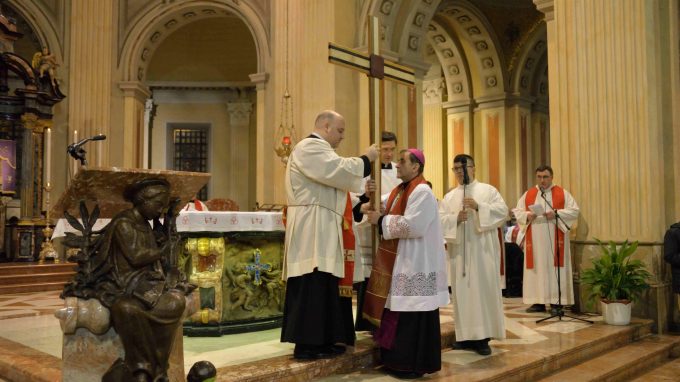 A Tradate la seconda Via Crucis con l’Arcivescovo