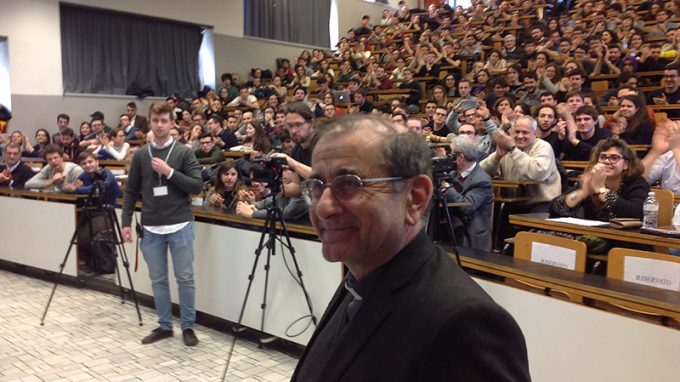 Fragilità, limite o risorsa? L'Arcivescovo dialoga con gli universitari