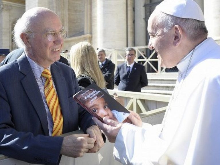 Sandro Calvani con papa Francesco