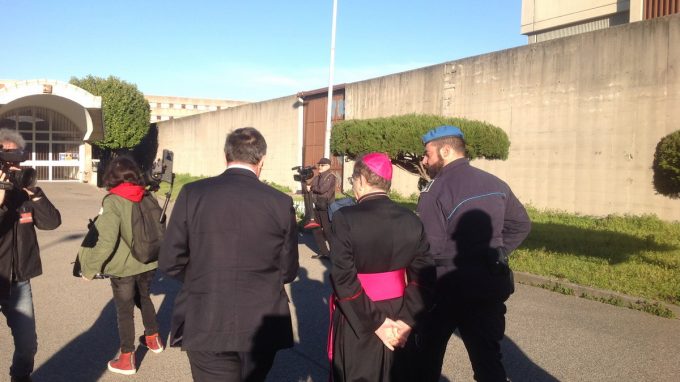 delpini-carcere-opera-pasqua-2018_alyj