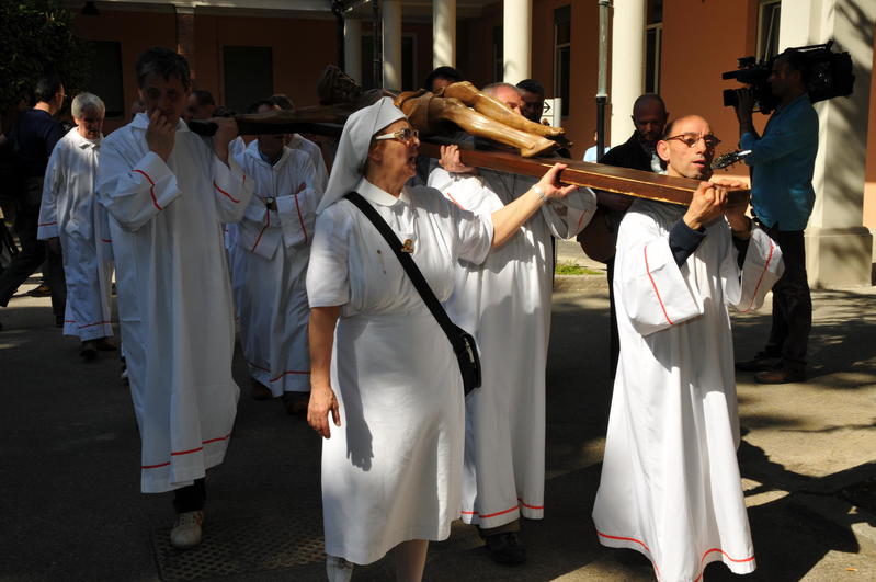 VIA CRUCIS ALLA SACRA FAMIGLIA