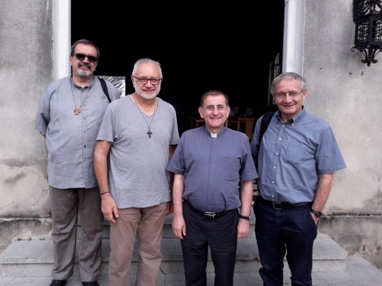 Da sinistra: don Maurizio Canclini, don Ezio Borsani, monsignor Mario Delpini e don Antonio Novazzi