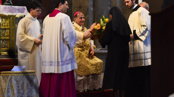 Avere uno sguardo pieno di amore che riconosce il profumo gradito al Signore