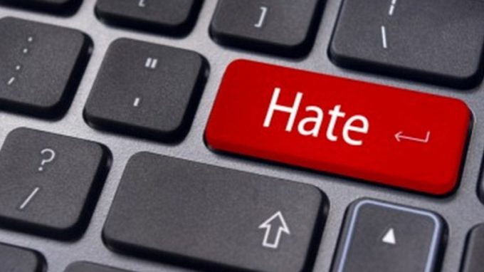 L’odio si combatte con l’amore, anche nel web