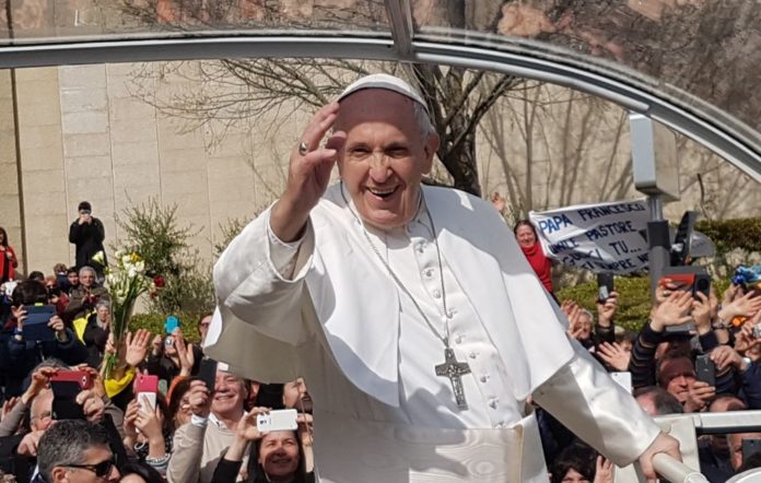 papa-francesco-2-e1524659881503-696x442