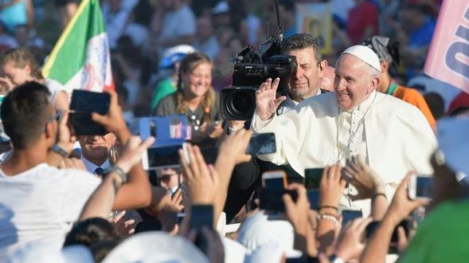 Giovani ambrosiani dal Papa: «Abbiamo trovato una Chiesa pronta ad ascoltarci»