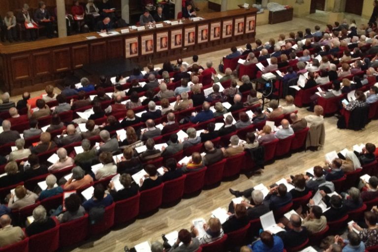 Un incontro al Centro di via Sant'Antonio a Milano 