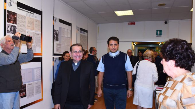 Delpini ai giovani di Bresso: «Riprendiamo la capacità di stupirci di ciò che c'è nel mondo»