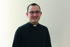 Vivere la realtà nel presente: a Pozzo d'Adda incontro con don Simone Riva