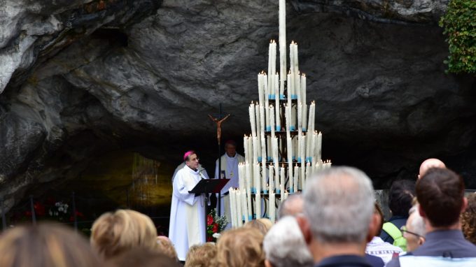 processione-alla-grotta_affk