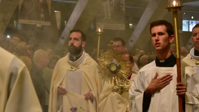 processione-eucaristica-03