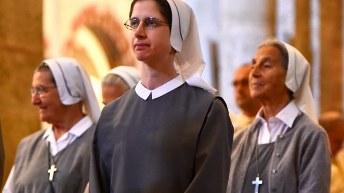 suor-laura-barlusconi-voti-perpetui-g