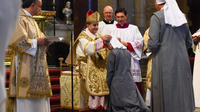 La santità è una richiesta rivolta a tutti, non un’impresa solitaria o individuale