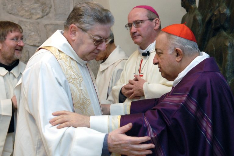 Monsignor Giancarlo Boretti con il cardinale Dionigi Tettamanzi