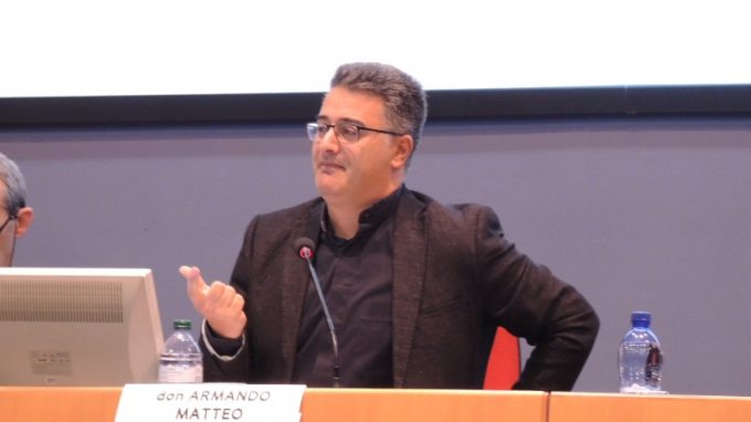 Don Matteo: «I giovani faticano a essere gli “eredi del mondo” per i condizionamenti degli adulti»