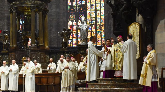 Costruire la Chiesa viva nell’incontro con il Signore, ascoltando la sua Parola e seguendo i Santi