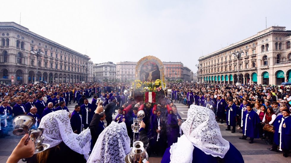 Signore dei Miracoli, peruviani in festa