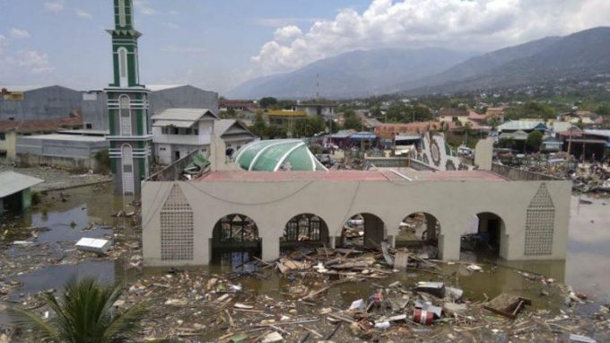 Indonesia travolta da terremoto e tsunami, raccolta fondi Caritas