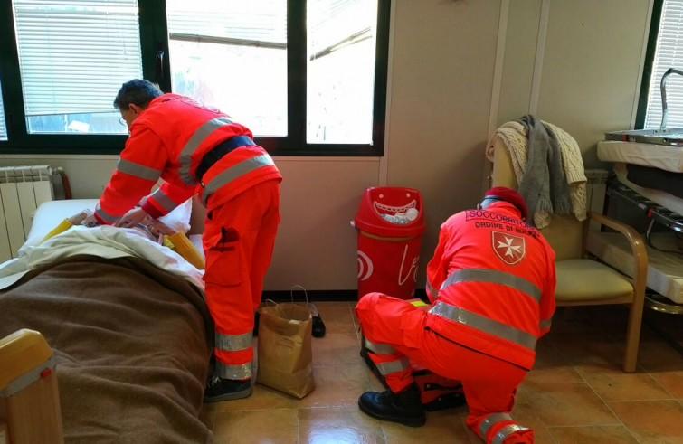 Volontari dell'Ordine di Malta impegnati in attività di soccorso