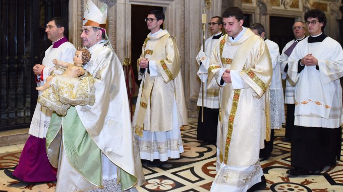 Il figlio di Dio che diventa uomo ci fa liberi e benedice ogni giorno, il tempo e la storia