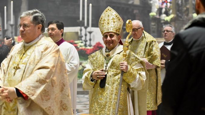 «Il Natale non è un nostalgico volgersi indietro, ma una luce che trasfigura la storia»