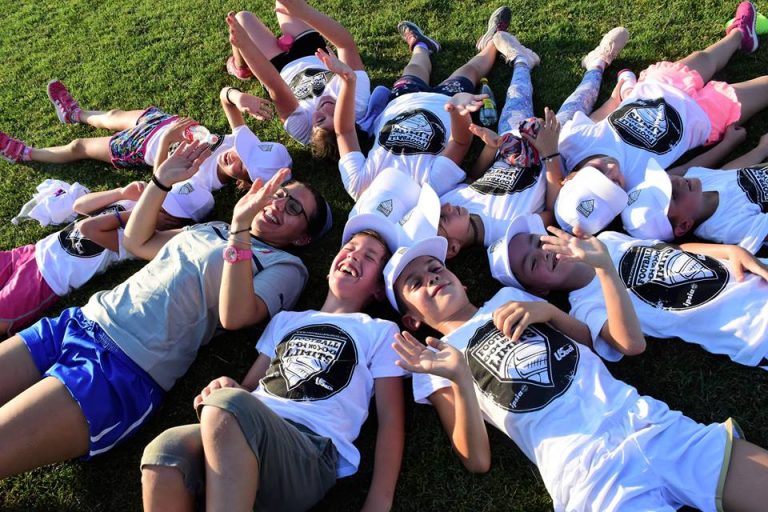 Un'immagine del progetto “Football no limits”. Nelle altre foto, attività in Kenya e Kosovo