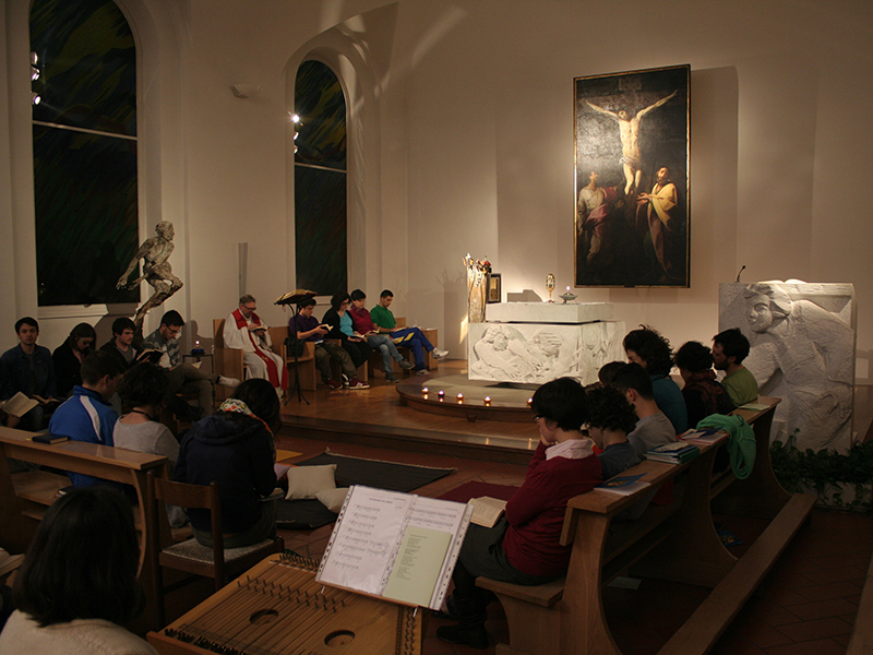 Giovani-in-preghiera