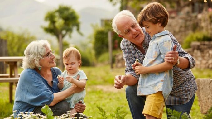 Nonni, una responsabilità verso famiglia e società da esercitare insieme