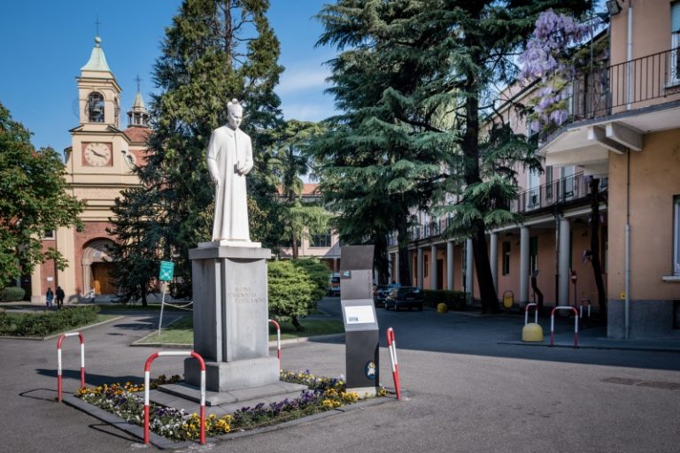 L'ingresso della Fondazione Sacra Famiglia (foto Pedrelli)