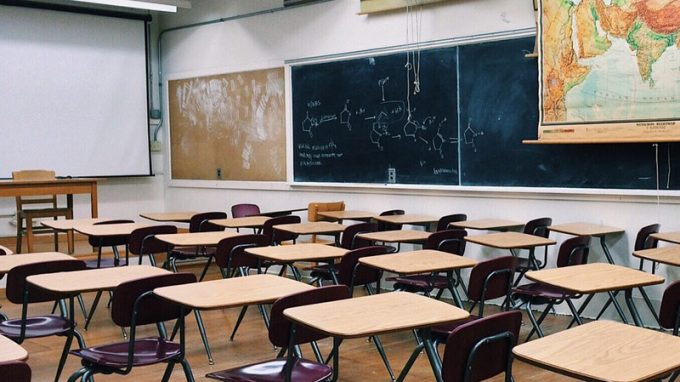 I Vescovi lombardi: le parrocchie aiutino le scuole a ripartire “in presenza”