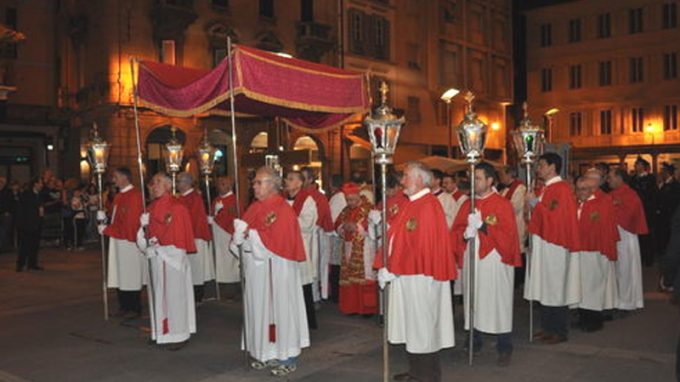 A Lecco la Via Crucis per i lavoratori
