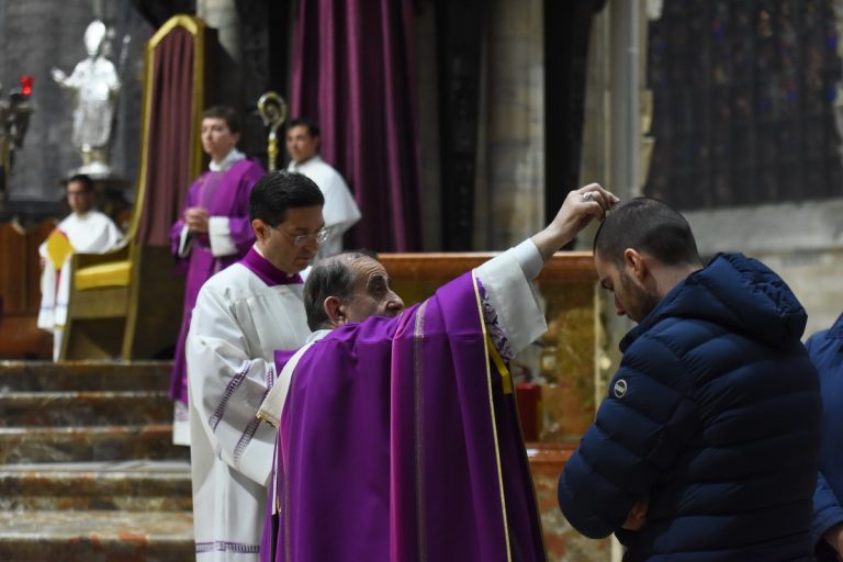 L'Arcivescovo impone le ceneri