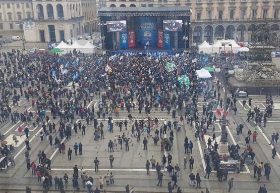 Salvini e il Rosario, reazioni durissime