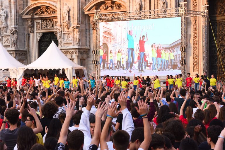 Animatori in piazza Duomo in un incontro degli anni scorsi