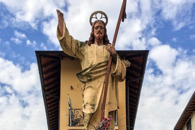 “El Cristun de Cement”