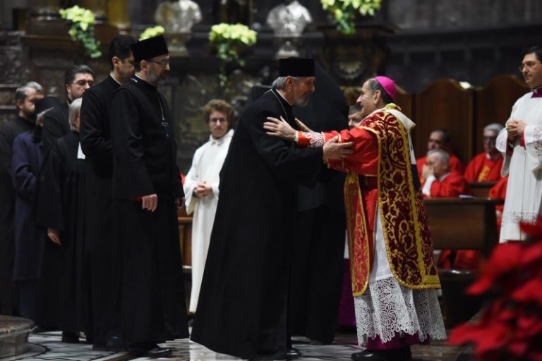 L'Arcivescovo e i componenti del Consiglio delle Chiese cristiane di Milano durante la Messa per la Pace dell'1 gennaio in Duomo