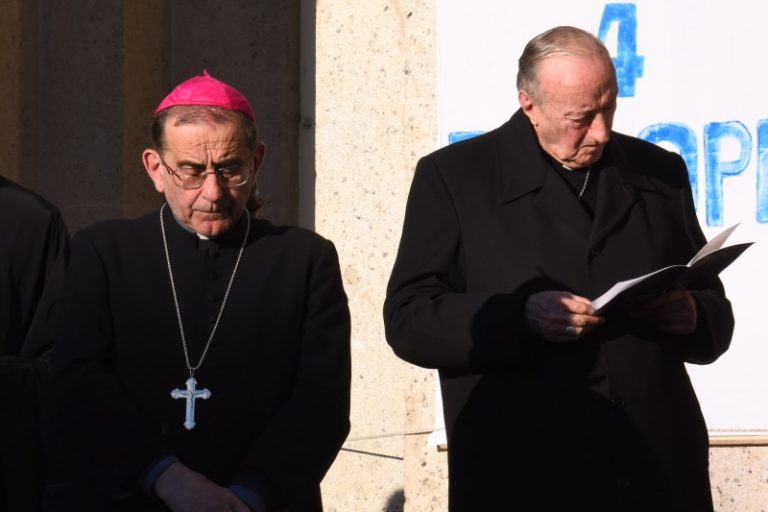 Monsignor Giuseppe Merisi a fianco dell'Arcivescovo durante l'evento ecumenico “Insieme per l'Europa” del 9 maggio a Milano