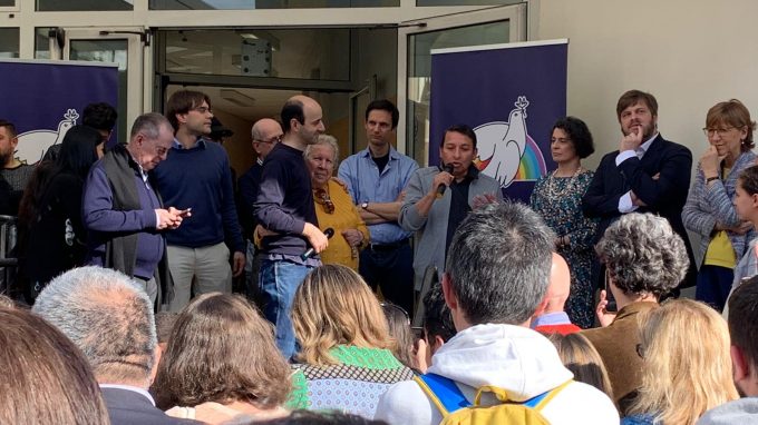 livingtogether4519_2b