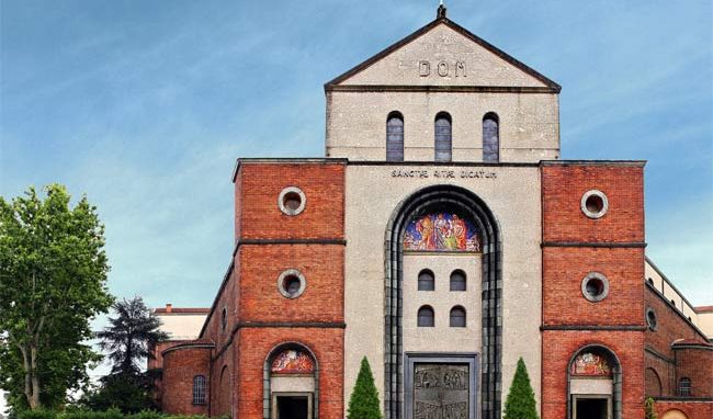 Santa Rita alla Barona, Santuario nella periferia della metropoli