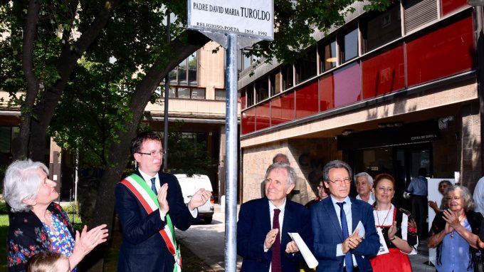 65906199-e6ed-4070-aeb4-db095e367ff0