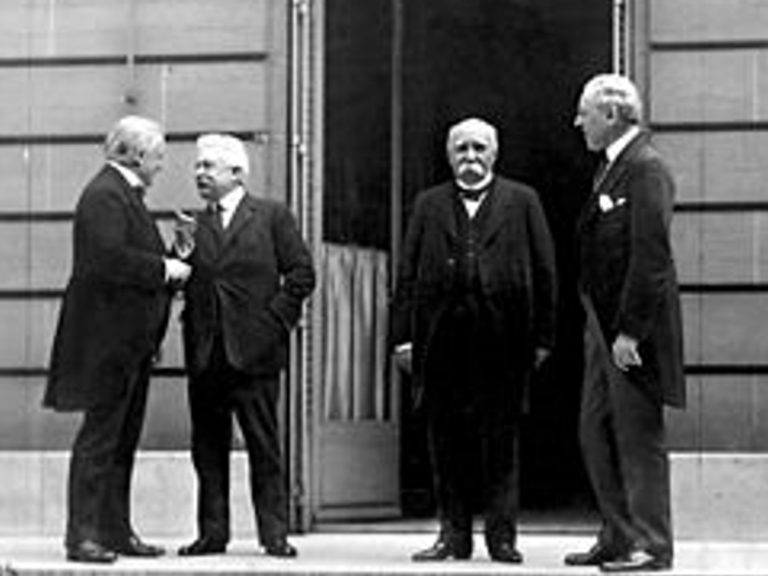 Dda sinistra a destra: Lloyd George, Vittorio Emanuele Orlando, Georges Clemenceau, Woodrow Wilson