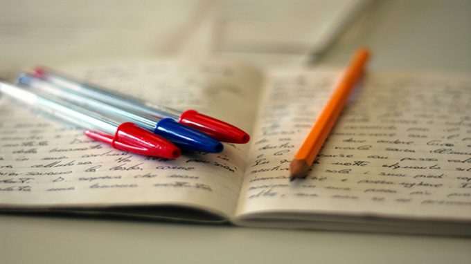 I Somaschi cercano quaderni, penne e matite per minori in difficoltà