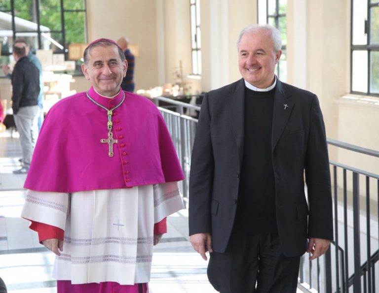 Monsignor Michele Di Tolve con l'Arcivescovo